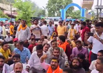 रितिक को न्याय दिलाने के लिए प्रदर्शन, एक करोड़ व सरकारी नौकरी की माँग
