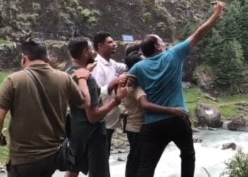 जान चली जाए, लेकिन सेल्फी हो जाए