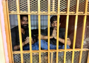 सड़क पर भरे बरसाती पानी में महिला को गिराकर छेड़खानी के मामले में चार अफसरों समेत पूरी चौकी पर गिरी गाज