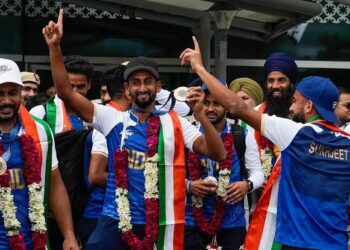 पेरिस से जीतकर लौटी भारतीय हॉकी टीम का जोरदार स्वागत :