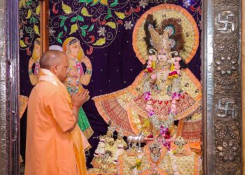 जन्माष्टमी पर फिर मथुरा पहुंचे योगी, पूजा-अर्चना कर प्रदेशवासियों के लिए मंगलकामना की