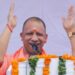 आठ लाख महीने कमाने हैं तो योगी के गुण गाने हैं, बोले अखिलेश हम बांट रहे दाने गाओ हमारे गाने