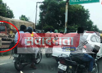 वाह री पुलिस! अवैध दुकान बताकर अतिक्रमण हटाया फिर उसी के सोफे पर करने लगे आराम