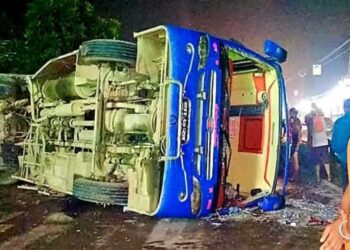 समस्तीपुर में बस के पलटने से 30 कांवरिया बाल-बाल बचे