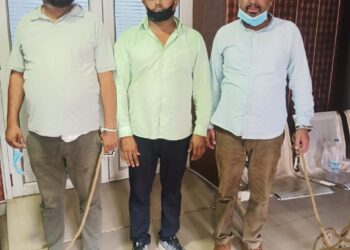 Three brokers arrested in extortion, rest should be ready