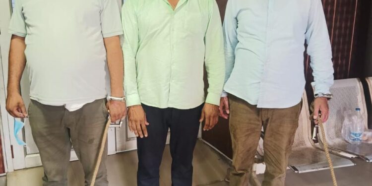 Three brokers arrested in extortion, rest should be ready