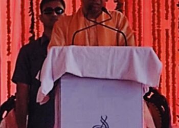 योगी पहुंचे अयोध्या, रामलला के श्रीचरणों में झुकाया शीश