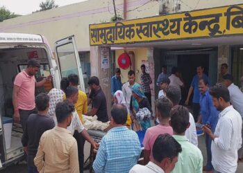 घर की छत पर खेल रहे थे तीन बच्चे, करंट से एक की मौत, दो झुलसे