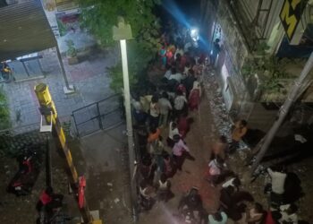 लखनऊ में पुरनिया रेलवे क्रासिंग पर ट्रेन से कटकर युवक की मौत