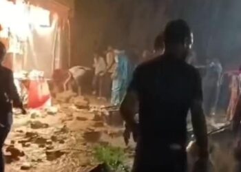 बारिश बनी काल, गिरी महाकाल की दीवार, दो की मौत, चार घायल