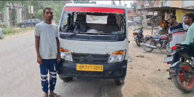 टैक्सी चालक ने टोल कर्मचारियों पर लगाया पीटने का आरोप
