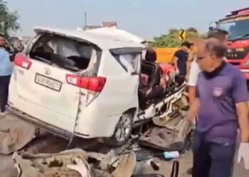 कार चालक की झपकी ने ले ली एक ही परिवार के सात लोगों की जान