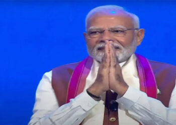 मोदी ने अपने नमस्ते को भी मल्टीनेशनल बना दिया