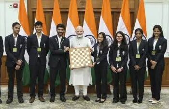 फिडे शतरंज ओलंपियाड की विजेता टीम के सदस्यों से मिले प्रधानमंत्री मोदी