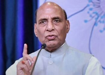 पाकिस्तान सांपों को पाल रहाः राजनाथ