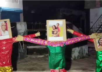विजयदशमी पर महिला ने पति, सास, ससुर और ननद के पुतलों को फूंका, बोली सब रावण, मेघनाथ और कुंभकर्ण