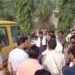 अज्ञात बदमाशों ने भाजपा नेता की स्कूल वैन पर की ताबड़तोड़ फायरिंग, बच्चों में दहशत