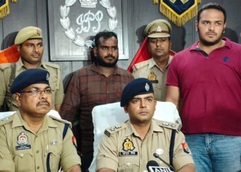 यूपी में शिक्षक परिवार को अधाधुंध गोलियां बरसाकर मारने वाले हत्यारोपित का एनकाउंटर, फूट-फूटकर रोया