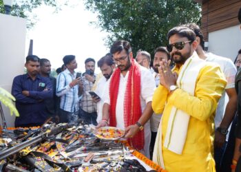 भाजपा नेताओं ने शस्त्र पूजन कर की देशवासियों के समृद्धि की कामना