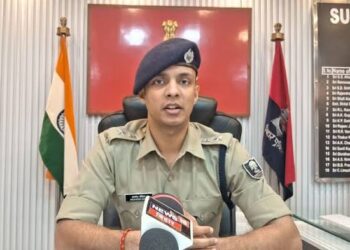 यहां थानेदार ही चला रहा था शराब और गांजे की दुकान