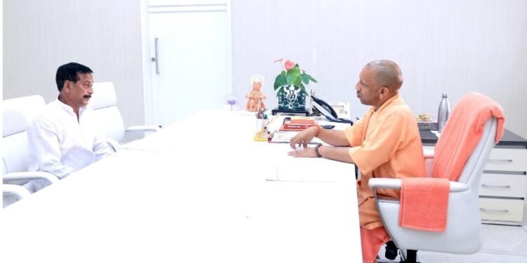 सीएम योगी आदित्यनाथ से मिले बीजेपी विधायक योगेश वर्मा