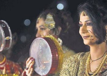 करवा चौथ पर सोलह शृंगार करने से चौथ माता देतीं हैं अखंड सौभाग्य का आशीर्वाद
