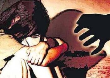 पड़ोसी बना हैवान, पति की गैरमौजूदगी में मूकबधिर महिला के साथ दुष्कर्म, नवजात को भी नहीं छोड़ा
