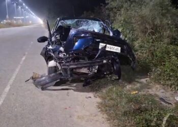 ट्रैक्टर ट्राली में घुसी तेज रफ्तार कार, दो की मौत, चार गंभीर