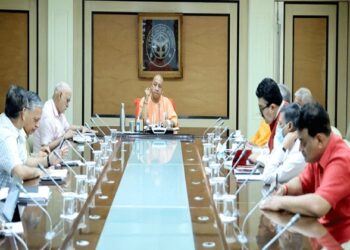 बोले योगी, जनहित के लिए बजट की कमी नहीं, परियोजनाओं की गुणवत्ता और समयबद्धता सुनिश्चित करें