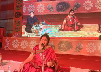 महादेवा महोत्सव में भजन गायिका डॉ पूनम श्रीवास्तव के मनमोहक भजनों ने सभी को किया झूमने पर मजबूर