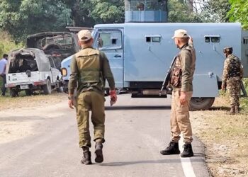 श्रीनगर में सुरक्षा बलों के अभियान के दौरान गोलियां चलने की सुनी गयी आवाजें