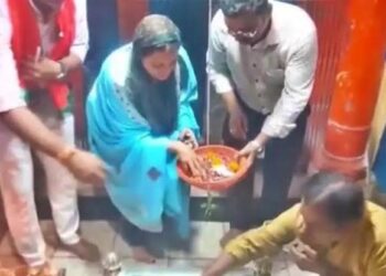 जलाभिषेक करने वाली नसीम सोलंकी के खिलाफ फतवा जारी, शिव मंदिर को गंगा जल से किया गया शुद्ध