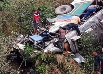 अल्मोड़ा में भीषण सड़क हादसा, गहरी खाई में गिरी यात्रियों से भरी बस, 20 की मौत
