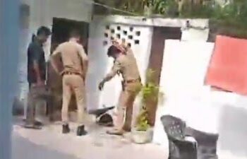 चौकी प्रभारी बना जल्लाद, बेल्ट और जूते से की युवक की पिटाई