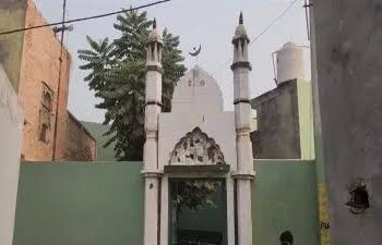 बागपत में दशकों पुरानी मस्जिद को गिराने के आदेश जारी, डीएम कोर्ट में अपील