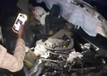 बिजनौर में भीषण सड़क हादसा, खड़े ट्रक में पीछे से टकराई कार, दो की मौत
