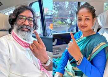 पत्नी के साथ वोट डालने पहुंचे मुख्यमंत्री हेमंत सोरेन, पूर्व सीएम चंपई ने पैतृक गांव में डाला वोट