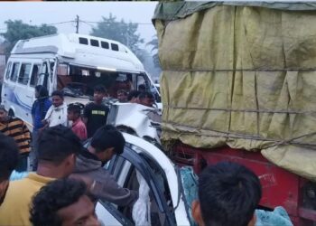 अयोध्या में भीषण सड़क हादसा तीन की मौत 15 घायल