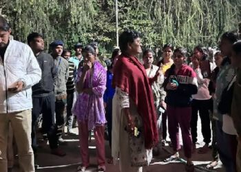 छात्रावास के बाथरूम में मिला हिडन कैमरा, छात्राओं का हंगामा, सड़क जाम
