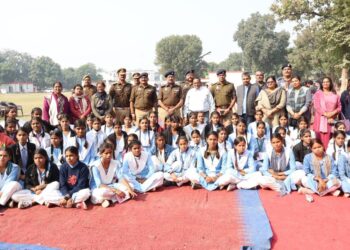 वाहन चलाते समय मोबाइल फोन का इस्तेमाल ले सकता है जान : एसपी