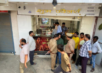 पंद्रह लाख के जेवरात लेकर चम्पत हुए बदमाश, जांच में जुटी पुलिस