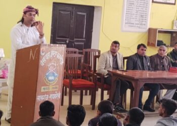 स्वास्थ्य संगोष्ठी में विद्यार्थियों को स्वस्थ रहने के दिए टिप्स