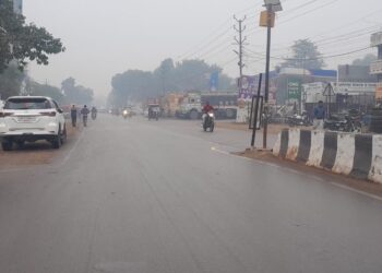 छुटपुट बूंदाबांदी ने बढ़ाई ठंड, अलाव की नहीं हुई समुचित व्यवस्था