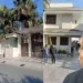 पड़ोसी की छत पर फेंका करोड़ों के जेवरात से भरा बैग