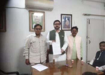 पेंशन भोगियों की पीड़ा को लेकर सांसद को सौंपा गया मांग पत्र