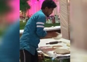 मेरठ में शादी समारोह के दौरान तंदूरी रोटी पर थूक लगाने का वीडियो वायरल