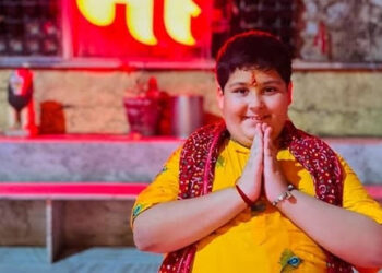मथुरा कोर्ट पहुंचे वायरल बाल संत अभिनव अरोरा