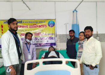 अस्पताल में लगे शिविर में दर्जनों डॉक्टरों ने किया रक्तदान