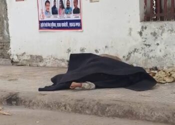 बुजुर्ग की मौत ने खोली व्यवस्थाओं की पोल, बगल में था रैन बसेरा फिर भी ठंड से मौत
