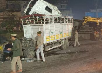 प्रयागराज में तेज रफ्तार कंटेनर ने मचाया कहर, एक की मौत, कई घायल